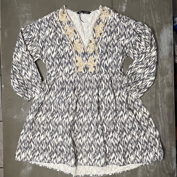 Zara Dresses & Skirts - Zara Black Cream Long Sleeve Flared V Neck Dress Embroidered NWOT Ladies Small
